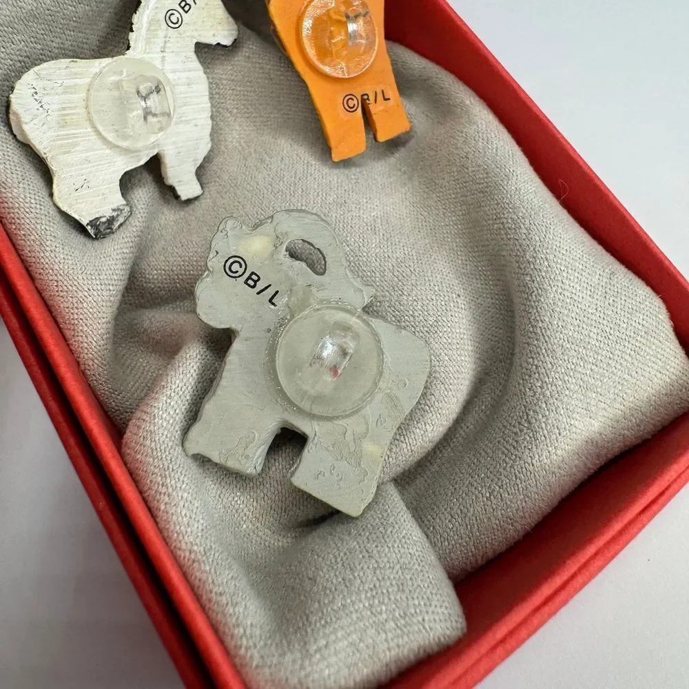 Vintage‎ b/l animal buttons